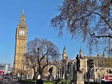 Big Ben und Parliament Square