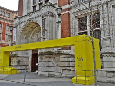 Eingang Exhibition Road