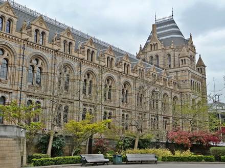 Fassade des Hauptgebäudes