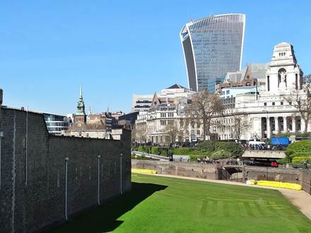 Underpass from subway Tower Hill