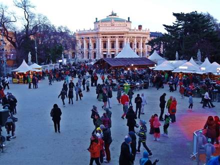 Imbiss Hütten beim Wiener Eistraum