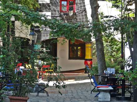 Bistro courtyard Kunst Haus Wien