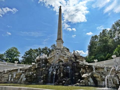 Obelisk Fountain Schönbrunn