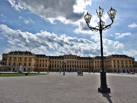 Schloss Schönbrunn Straßenseite